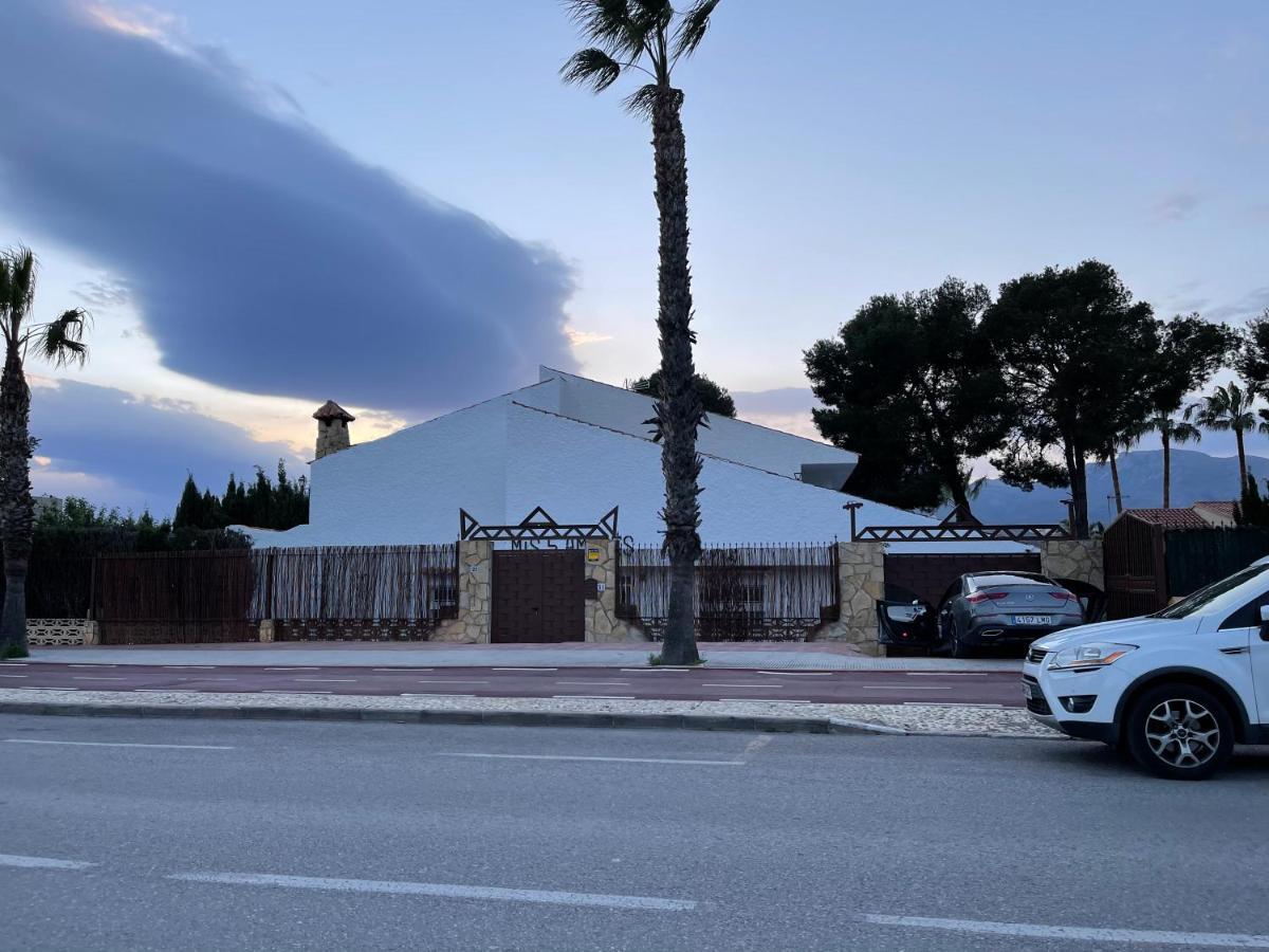 Villa Mis 5 Amores Con Piscina Benidorm Kültér fotó