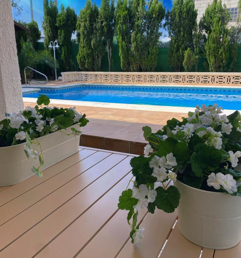Villa Mis 5 Amores Con Piscina Benidorm Kültér fotó