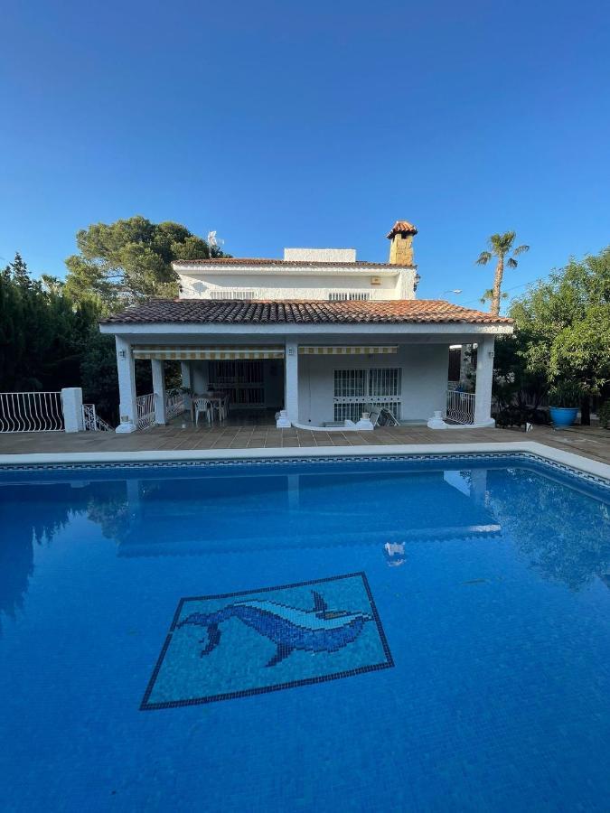 Villa Mis 5 Amores Con Piscina Benidorm Kültér fotó