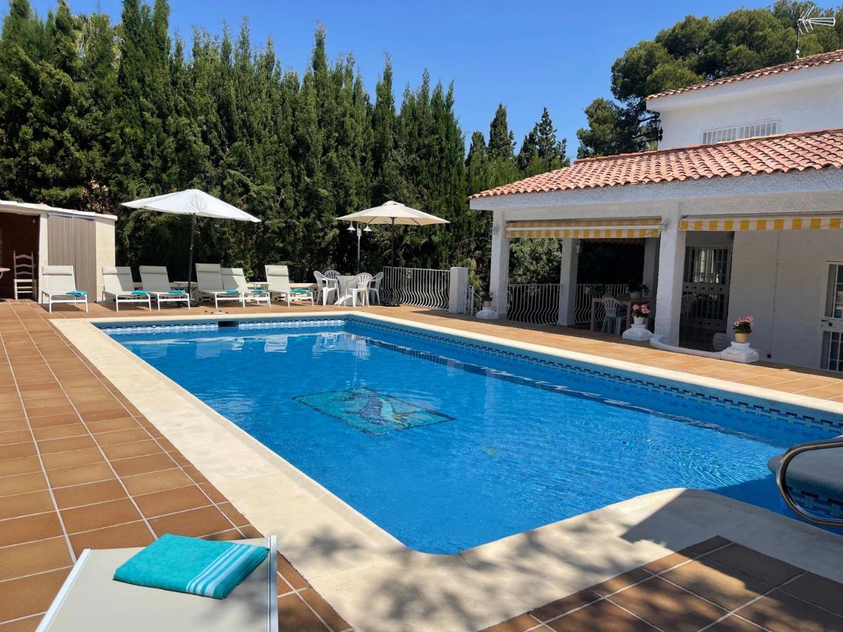 Villa Mis 5 Amores Con Piscina Benidorm Kültér fotó