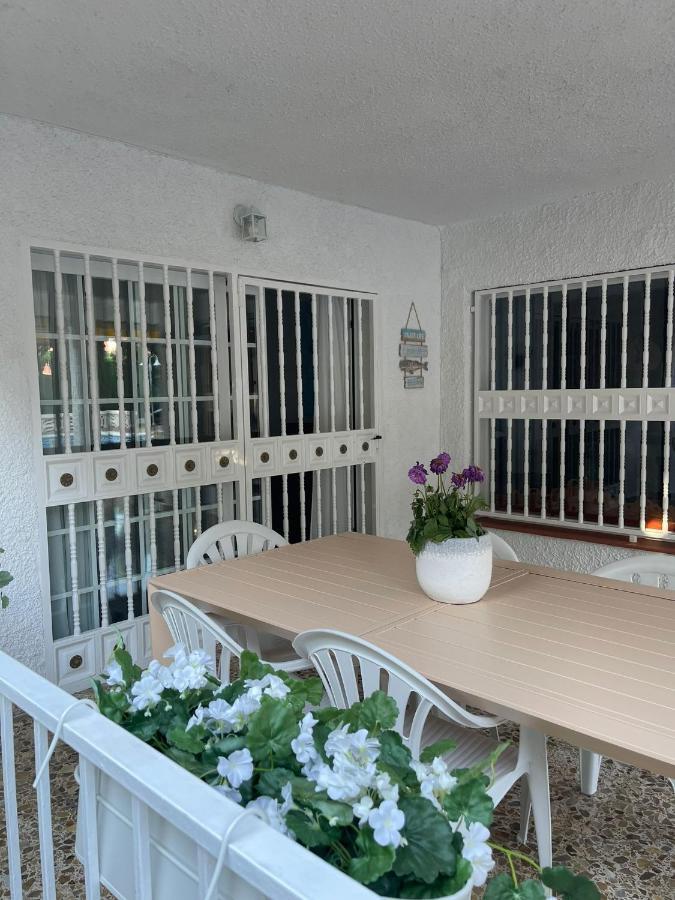 Villa Mis 5 Amores Con Piscina Benidorm Kültér fotó