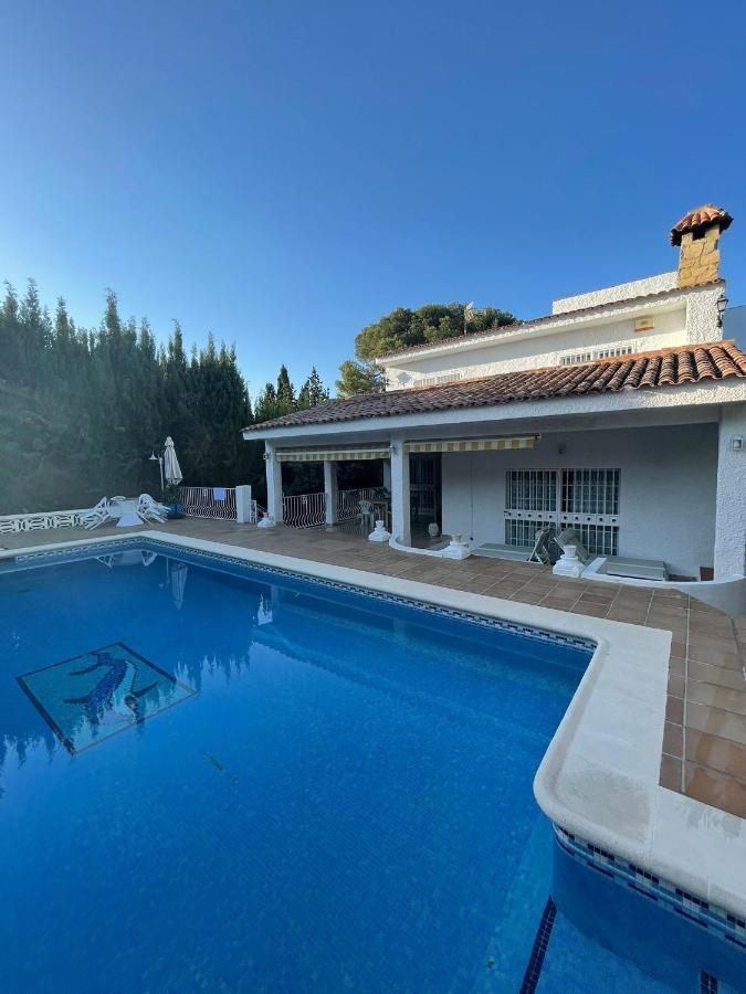 Villa Mis 5 Amores Con Piscina Benidorm Kültér fotó